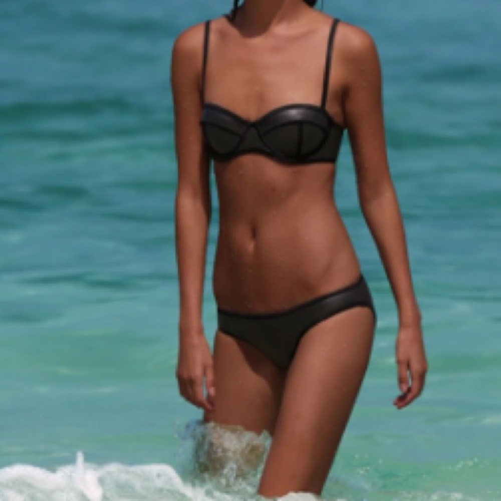 📦5/$50 Black Neoprene Bikini Swim Bottoms Size Small